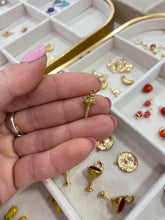 Cargar imagen en el visor de la galería, Variedad de Charms