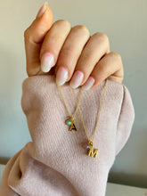 Cargar imagen en el visor de la galería, Colgante Mia Letra y piedra SMALL