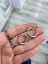 Cargar imagen en el visor de la galería, Aros Acero Textura Omamori Joyas