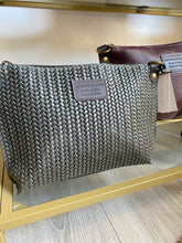 Cargar imagen en el visor de la galería, Bolso Medium Trenzado