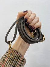 Laden Sie das Bild in den Galerie-Viewer, Bolso Mini maletín trenzado Omamori Joyas