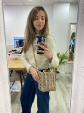 Cargar imagen en el visor de la galería, Bolso Lüa bombonera