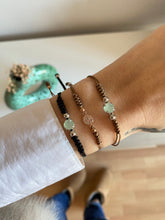 Cargar imagen en el visor de la galería, Pulsera Mikadzuki Calcedony Omamori Joyas