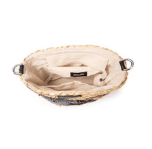 Cargar imagen en el visor de la galería, Bolso mimbre bandolera detalles florales Omamori Joyas