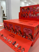 Cargar imagen en el visor de la galería, Caja sorpresa de POP MART CRYBABY Crying For Love Series Figures