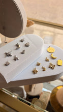 Cargar imagen en el visor de la galería, Charm Luna y Estrella con Circonita MOON Omamori Joyas