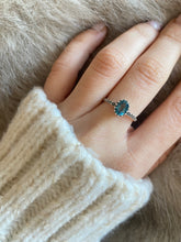 Cargar imagen en el visor de la galería, Anillo London Blue