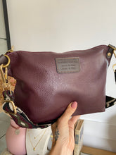 Cargar imagen en el visor de la galería, Bolso Medium 255 Piel ( colores ) Omamori Joyas