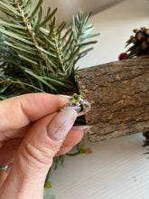 Cargar imagen en el visor de la galería, Anillo Peridoto Grapes Omamori Joyas