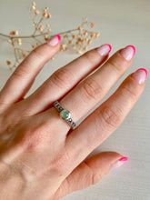 Cargar imagen en el visor de la galería, Anillo Mint Calcedony Omamori Joyas