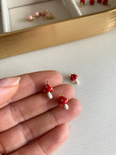 Cargar imagen en el visor de la galería, Variedad de Charms Omamori Joyas