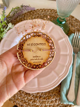 Cargar imagen en el visor de la galería, Unidad Detalle de boda en madera Mi sí contigo y Pulser Omamori Joyas