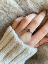 Cargar imagen en el visor de la galería, Anillo London Blue
