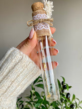 Cargar imagen en el visor de la galería, Pulsera bolitas con inicial en Probeta Omamori Joyas