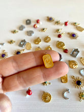 Load image into Gallery viewer, Charm medalla moon