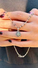 Load image into Gallery viewer, Colgante Flor calcedonia verde agua Omamori Joyas