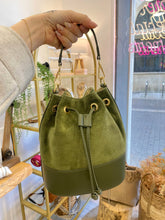 Cargar imagen en el visor de la galería, Bolso Bombonera Gio Omamori Joyas