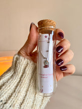 Cargar imagen en el visor de la galería, Pulseras navideñas en tubitos de cristal