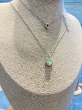 Cargar imagen en el visor de la galería, Colgante Mikadzuki