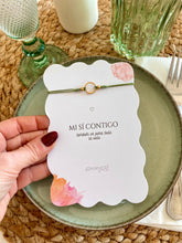 Cargar imagen en el visor de la galería, Pack Pulsera de boda en tarjetón Mi sí contigo Omamori Joyas