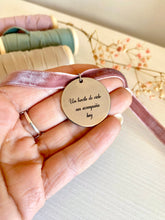 Cargar imagen en el visor de la galería, Medalla para Ramo Omamori Joyas