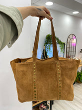 Cargar imagen en el visor de la galería, Bolso Tote tachuelas