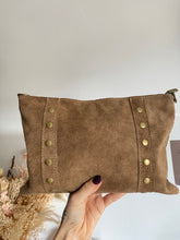 Cargar imagen en el visor de la galería, Bolso Tachuelas Medium Omamori Joyas