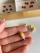 Cargar imagen en el visor de la galería, Variedad de Charms Omamori Joyas