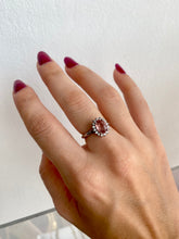 Cargar imagen en el visor de la galería, Anillo Bali Flor Circ Omamori Joyas