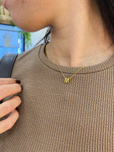 Laden Sie das Bild in den Galerie-Viewer, Colgante Inicial AC Omamori Joyas