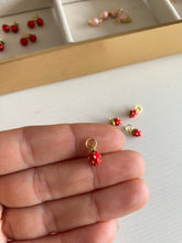 Cargar imagen en el visor de la galería, Variedad de Charms Omamori Joyas