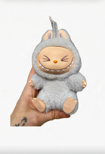 Cargar imagen en el visor de la galería, LABUBU The Monsters - Have a seat vynil Caja sorpresa ORIGINAL de POP MART