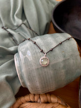 Cargar imagen en el visor de la galería, Colgante Mikadzuki