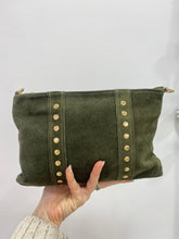 Cargar imagen en el visor de la galería, Bolso Tachuelas Medium Omamori Joyas