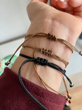 Cargar imagen en el visor de la galería, Pulsera Mikadzuki Calcedony Omamori Joyas