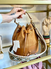 Cargar imagen en el visor de la galería, Bolso Bombonera Gio Omamori Joyas