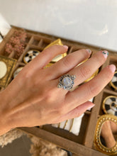 Load image into Gallery viewer, Anillo Marrakech Piedra luna Omamori Joyas