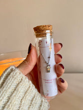 Cargar imagen en el visor de la galería, Pulseras navideñas en tubitos de cristal