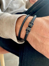 Charger l'image dans la galerie, Pulsera Doble Skull Omamori Joyas