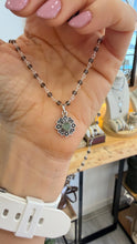 Load image into Gallery viewer, Colgante Flor calcedonia verde agua Omamori Joyas