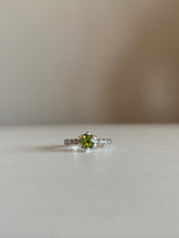 Cargar imagen en el visor de la galería, Anillo Peridoto Grapes Omamori Joyas