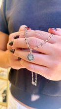Load image into Gallery viewer, Colgante Flor calcedonia verde agua Omamori Joyas