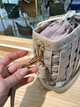 Cargar imagen en el visor de la galería, Bolso Lüa bombonera Omamori Joyas