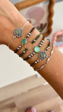 Cargar imagen en el visor de la galería, Pulsera Flor calcedonia verde agua Omamori Joyas