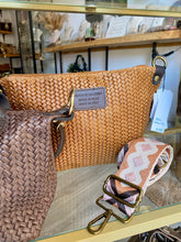 Cargar imagen en el visor de la galería, Bolso Medium Trenzado