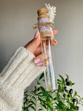 Cargar imagen en el visor de la galería, Pulsera bolitas con inicial en Probeta Omamori Joyas