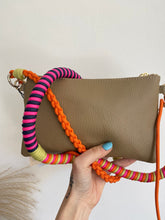 Cargar imagen en el visor de la galería, Bolso Colors 124 Medium Omamori Joyas
