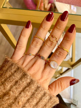 Cargar imagen en el visor de la galería, Anillo Piedra Luna Oval Omamori Joyas