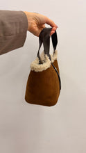 Cargar imagen en el visor de la galería, Bolso Borreguito con neceser Omamori Joyas