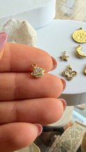 Cargar imagen en el visor de la galería, Charm planeta MOON Omamori Joyas